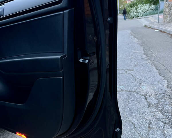 Черный Фольксваген Туарег, объемом двигателя 2.97 л и пробегом 267 тыс. км за 19900 $, фото 82 на Automoto.ua