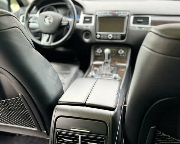 Черный Фольксваген Туарег, объемом двигателя 3 л и пробегом 238 тыс. км за 23700 $, фото 22 на Automoto.ua