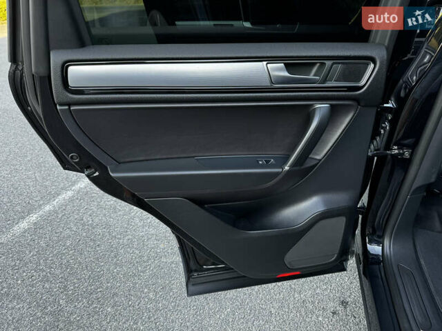 Черный Фольксваген Туарег, объемом двигателя 2.97 л и пробегом 202 тыс. км за 30000 $, фото 36 на Automoto.ua