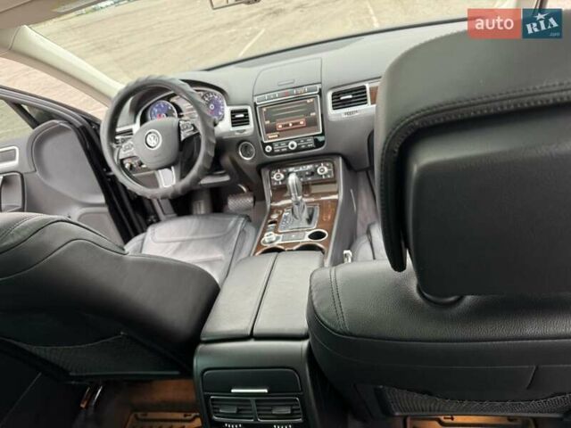 Черный Фольксваген Туарег, объемом двигателя 3 л и пробегом 272 тыс. км за 25000 $, фото 6 на Automoto.ua