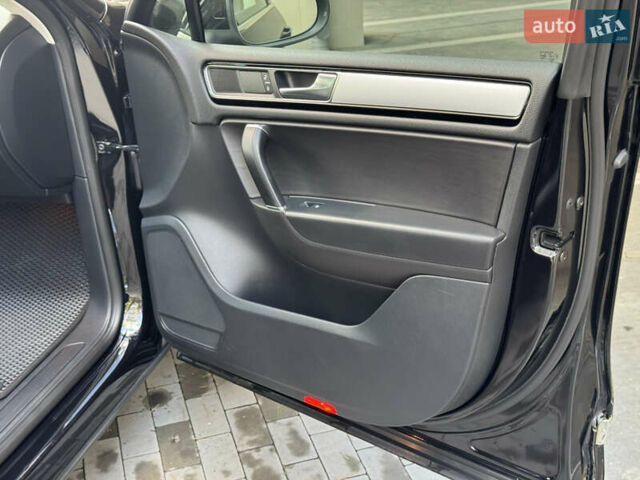 Чорний Фольксваген Туарег, об'ємом двигуна 2.97 л та пробігом 194 тис. км за 22499 $, фото 49 на Automoto.ua