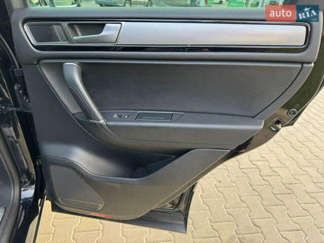 Черный Фольксваген Туарег, объемом двигателя 2.97 л и пробегом 166 тыс. км за 29999 $, фото 24 на Automoto.ua