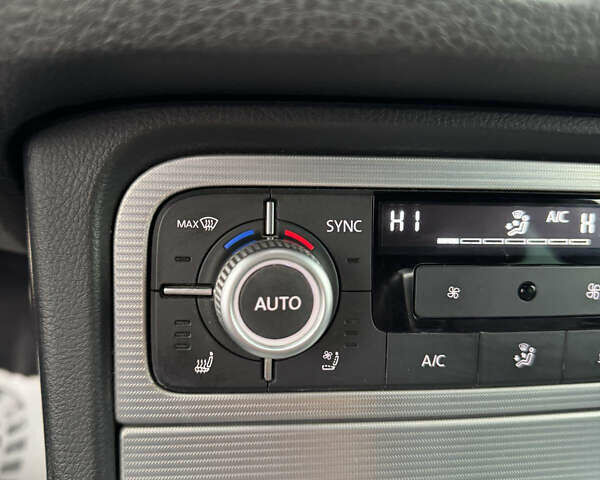 Черный Фольксваген Туарег, объемом двигателя 2.97 л и пробегом 275 тыс. км за 26000 $, фото 12 на Automoto.ua