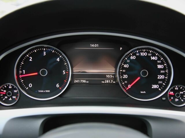 Черный Фольксваген Туарег, объемом двигателя 3 л и пробегом 241 тыс. км за 22500 $, фото 14 на Automoto.ua