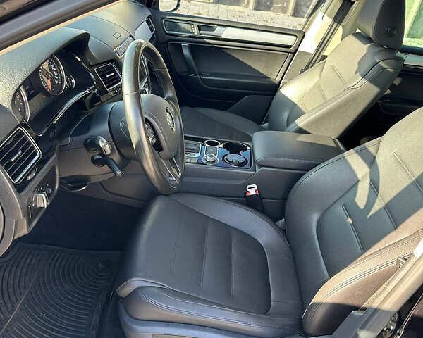 Черный Фольксваген Туарег, объемом двигателя 3 л и пробегом 235 тыс. км за 21500 $, фото 10 на Automoto.ua