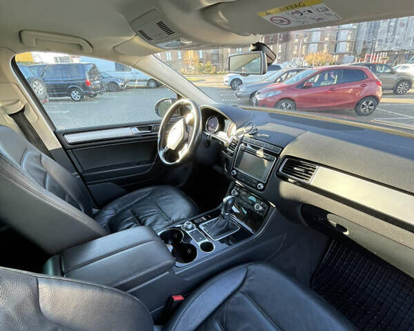 Черный Фольксваген Туарег, объемом двигателя 2.97 л и пробегом 225 тыс. км за 27500 $, фото 10 на Automoto.ua