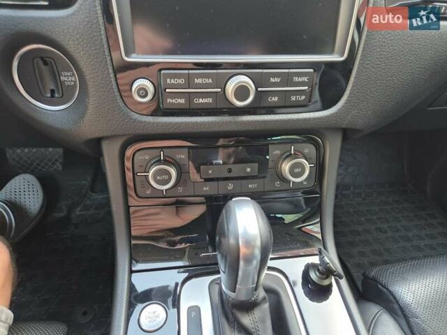 Черный Фольксваген Туарег, объемом двигателя 3 л и пробегом 263 тыс. км за 29000 $, фото 12 на Automoto.ua