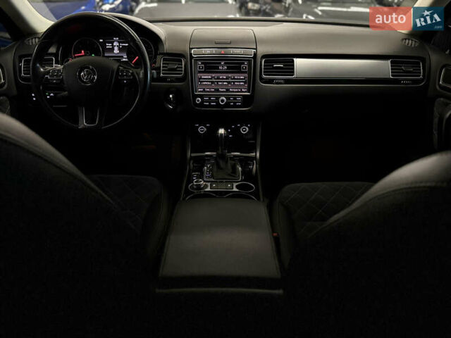 Черный Фольксваген Туарег, объемом двигателя 3 л и пробегом 258 тыс. км за 24799 $, фото 13 на Automoto.ua