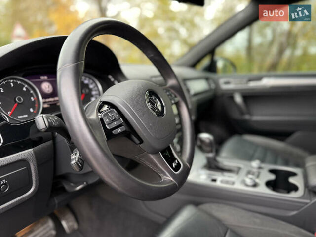 Черный Фольксваген Туарег, объемом двигателя 3 л и пробегом 237 тыс. км за 24900 $, фото 23 на Automoto.ua