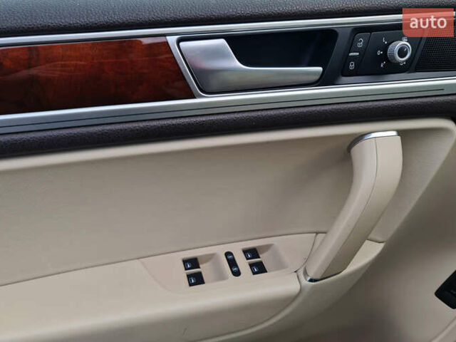 Чорний Фольксваген Туарег, об'ємом двигуна 3 л та пробігом 185 тис. км за 32999 $, фото 2 на Automoto.ua