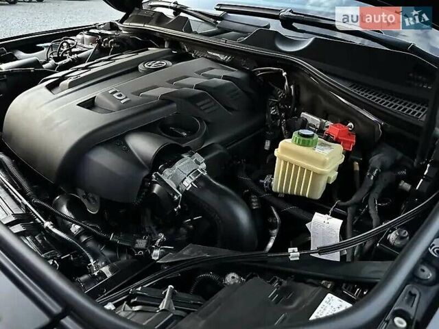 Чорний Фольксваген Туарег, об'ємом двигуна 2.97 л та пробігом 234 тис. км за 28200 $, фото 2 на Automoto.ua