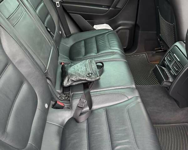 Черный Фольксваген Туарег, объемом двигателя 3 л и пробегом 272 тыс. км за 25000 $, фото 9 на Automoto.ua