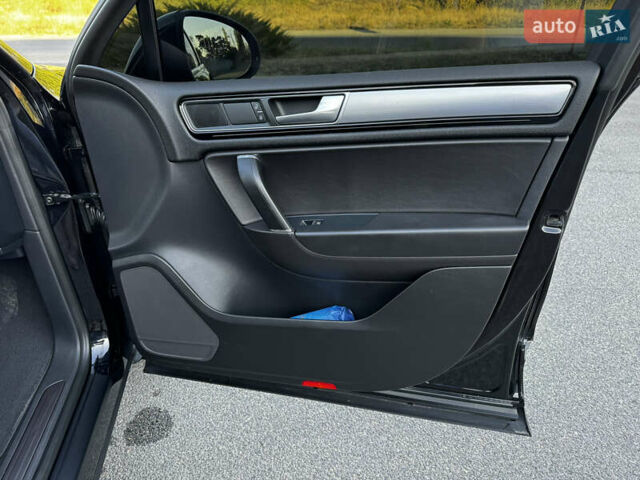 Черный Фольксваген Туарег, объемом двигателя 2.97 л и пробегом 202 тыс. км за 30000 $, фото 48 на Automoto.ua