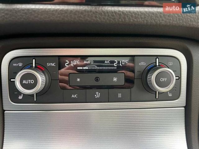 Черный Фольксваген Туарег, объемом двигателя 2.97 л и пробегом 159 тыс. км за 35490 $, фото 21 на Automoto.ua