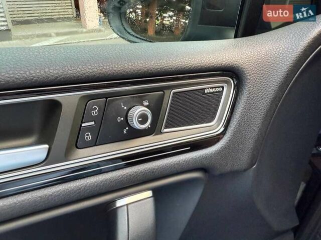 Черный Фольксваген Туарег, объемом двигателя 4.13 л и пробегом 195 тыс. км за 31990 $, фото 15 на Automoto.ua