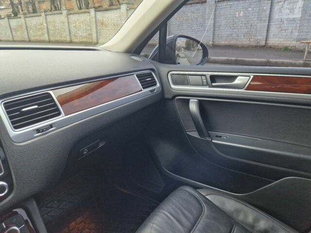 Чорний Фольксваген Туарег, об'ємом двигуна 3 л та пробігом 242 тис. км за 23000 $, фото 20 на Automoto.ua