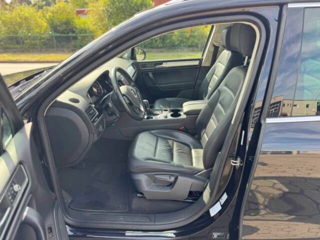 Чорний Фольксваген Туарег, об'ємом двигуна 3 л та пробігом 74 тис. км за 7000 $, фото 9 на Automoto.ua