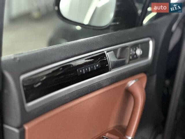 Черный Фольксваген Туарег, объемом двигателя 3 л и пробегом 56 тыс. км за 27000 $, фото 22 на Automoto.ua