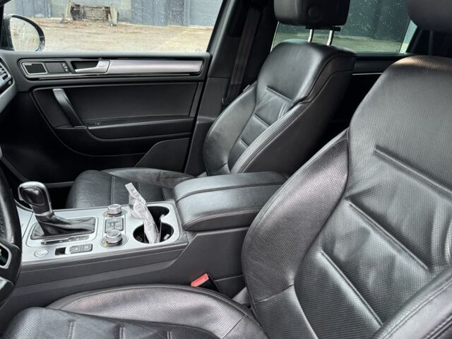 Чорний Фольксваген Туарег, об'ємом двигуна 3 л та пробігом 275 тис. км за 26000 $, фото 11 на Automoto.ua