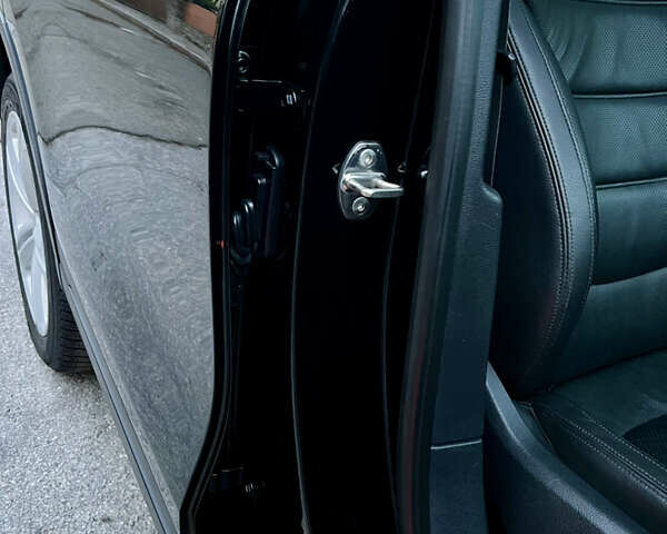 Черный Фольксваген Туарег, объемом двигателя 2.97 л и пробегом 267 тыс. км за 19900 $, фото 80 на Automoto.ua