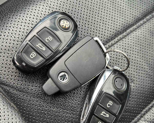 Черный Фольксваген Туарег, объемом двигателя 2.97 л и пробегом 275 тыс. км за 26000 $, фото 32 на Automoto.ua