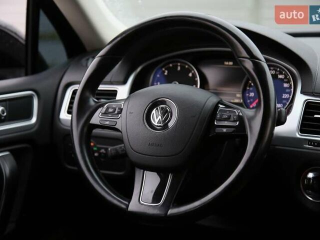 Черный Фольксваген Туарег, объемом двигателя 2.97 л и пробегом 241 тыс. км за 22500 $, фото 13 на Automoto.ua