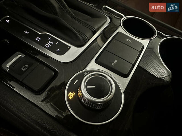 Черный Фольксваген Туарег, объемом двигателя 3 л и пробегом 56 тыс. км за 27000 $, фото 31 на Automoto.ua