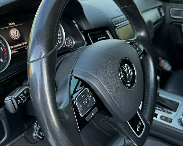 Черный Фольксваген Туарег, объемом двигателя 2.97 л и пробегом 202 тыс. км за 30000 $, фото 25 на Automoto.ua