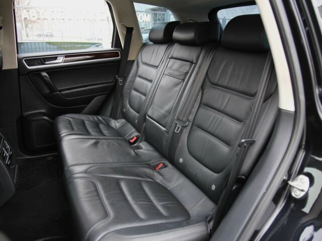 Черный Фольксваген Туарег, объемом двигателя 3 л и пробегом 241 тыс. км за 22500 $, фото 7 на Automoto.ua