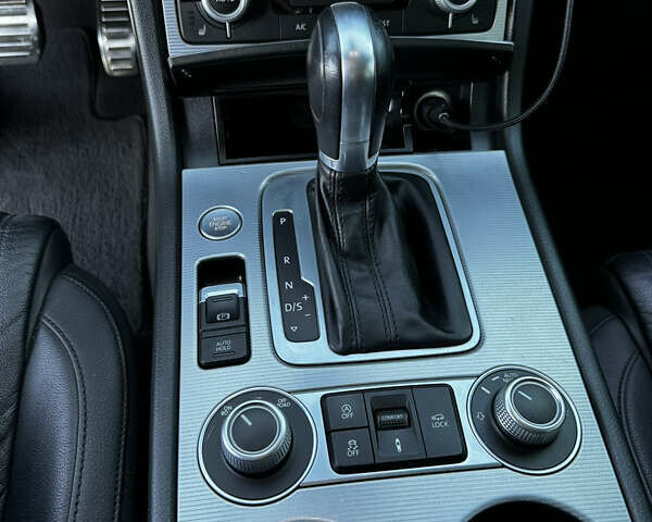 Черный Фольксваген Туарег, объемом двигателя 2.97 л и пробегом 202 тыс. км за 30000 $, фото 31 на Automoto.ua