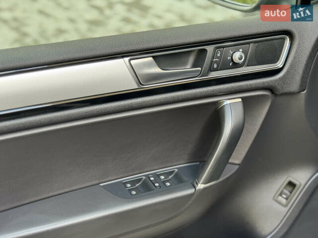 Чорний Фольксваген Туарег, об'ємом двигуна 2.97 л та пробігом 194 тис. км за 22499 $, фото 35 на Automoto.ua