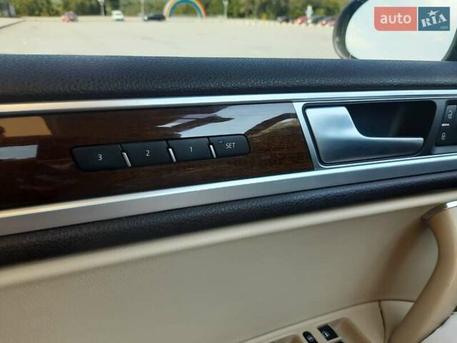 Черный Фольксваген Туарег, объемом двигателя 2.97 л и пробегом 145 тыс. км за 25300 $, фото 12 на Automoto.ua