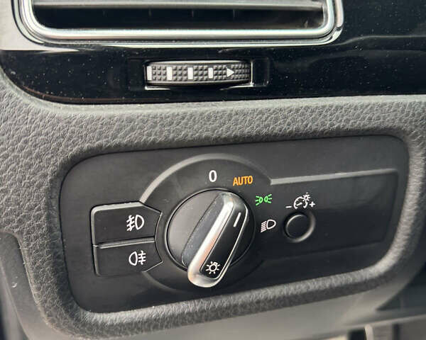 Черный Фольксваген Туарег, объемом двигателя 2.97 л и пробегом 275 тыс. км за 26000 $, фото 23 на Automoto.ua