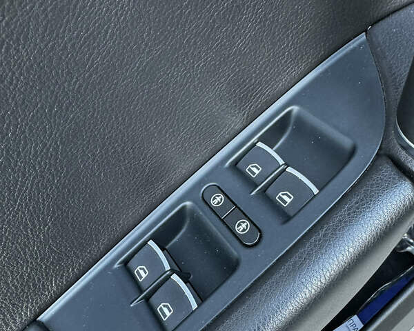 Черный Фольксваген Туарег, объемом двигателя 2.97 л и пробегом 202 тыс. км за 30000 $, фото 30 на Automoto.ua