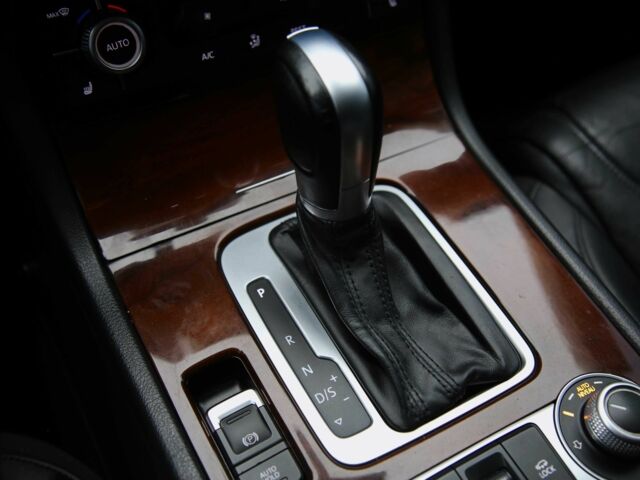 Черный Фольксваген Туарег, объемом двигателя 3 л и пробегом 241 тыс. км за 22500 $, фото 18 на Automoto.ua