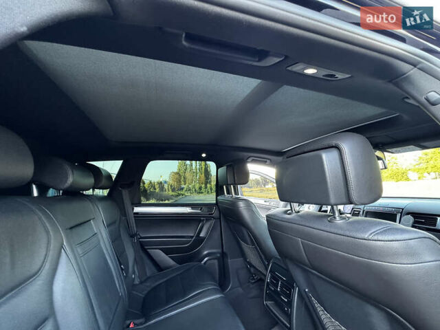 Черный Фольксваген Туарег, объемом двигателя 2.97 л и пробегом 202 тыс. км за 30000 $, фото 46 на Automoto.ua