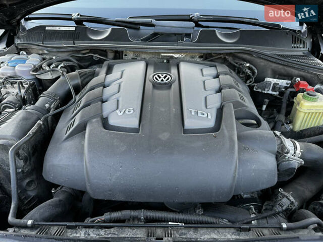 Черный Фольксваген Туарег, объемом двигателя 2.97 л и пробегом 202 тыс. км за 30000 $, фото 19 на Automoto.ua
