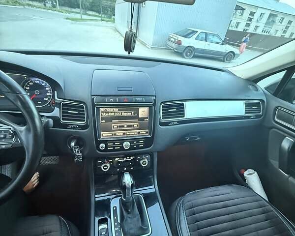 Черный Фольксваген Туарег, объемом двигателя 2.97 л и пробегом 285 тыс. км за 23500 $, фото 25 на Automoto.ua