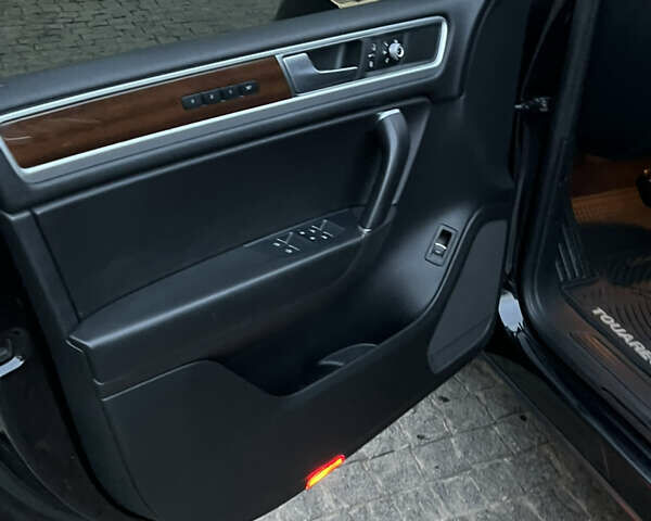 Черный Фольксваген Туарег, объемом двигателя 3 л и пробегом 213 тыс. км за 22500 $, фото 18 на Automoto.ua