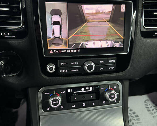 Черный Фольксваген Туарег, объемом двигателя 2.97 л и пробегом 275 тыс. км за 26000 $, фото 13 на Automoto.ua