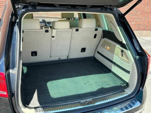 Чорний Фольксваген Туарег, об'ємом двигуна 3 л та пробігом 78 тис. км за 9000 $, фото 10 на Automoto.ua