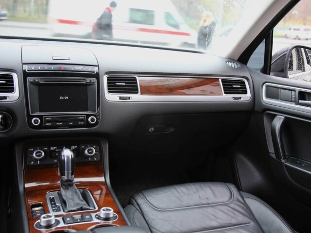 Черный Фольксваген Туарег, объемом двигателя 3 л и пробегом 241 тыс. км за 22500 $, фото 12 на Automoto.ua