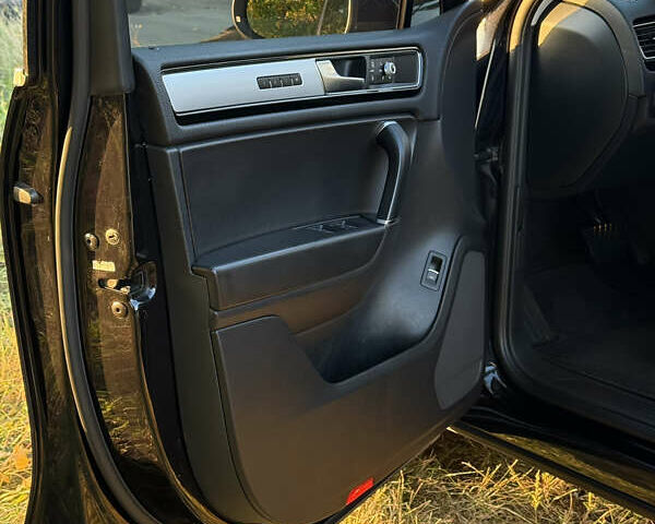 Черный Фольксваген Туарег, объемом двигателя 3 л и пробегом 219 тыс. км за 26900 $, фото 12 на Automoto.ua