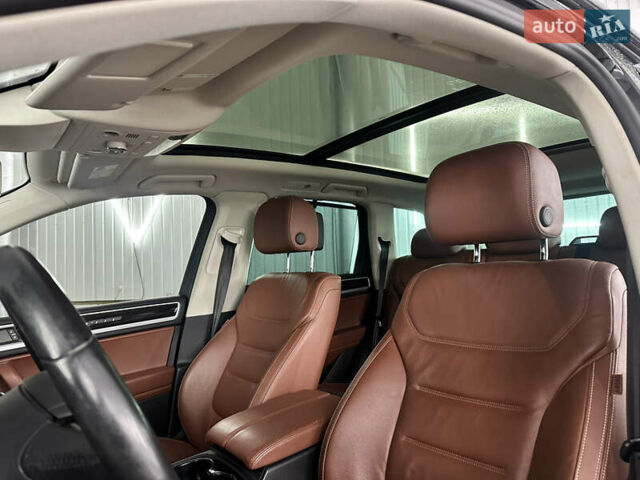 Черный Фольксваген Туарег, объемом двигателя 3 л и пробегом 56 тыс. км за 27000 $, фото 32 на Automoto.ua