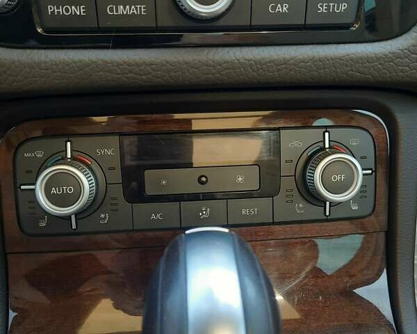 Черный Фольксваген Туарег, объемом двигателя 2.97 л и пробегом 145 тыс. км за 25300 $, фото 9 на Automoto.ua