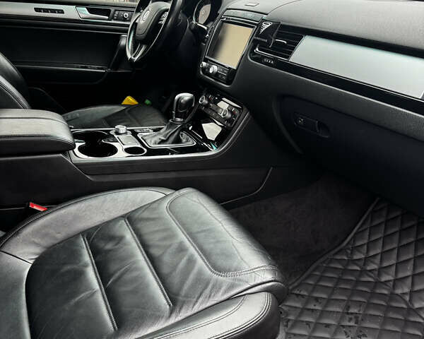 Черный Фольксваген Туарег, объемом двигателя 2.97 л и пробегом 270 тыс. км за 22300 $, фото 13 на Automoto.ua