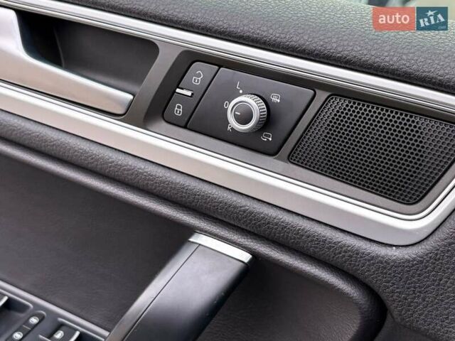 Черный Фольксваген Туарег, объемом двигателя 2.97 л и пробегом 270 тыс. км за 21700 $, фото 14 на Automoto.ua