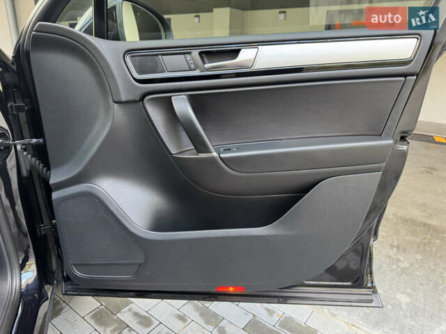 Чорний Фольксваген Туарег, об'ємом двигуна 2.97 л та пробігом 194 тис. км за 22499 $, фото 48 на Automoto.ua