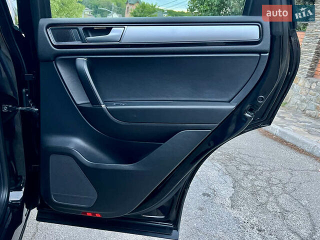 Черный Фольксваген Туарег, объемом двигателя 2.97 л и пробегом 267 тыс. км за 19900 $, фото 33 на Automoto.ua