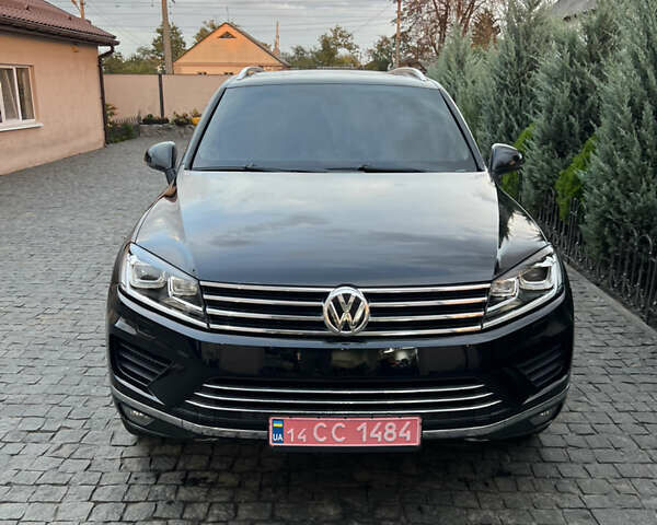 Черный Фольксваген Туарег, объемом двигателя 3 л и пробегом 213 тыс. км за 22500 $, фото 1 на Automoto.ua